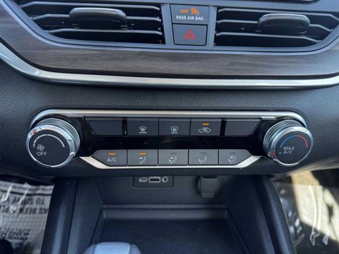 Used 2025 Nissan Altima 2.5 SV image 23