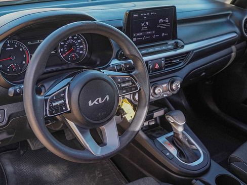 Used 2022 Kia Forte LXS w/ LXS Technology Package image 9