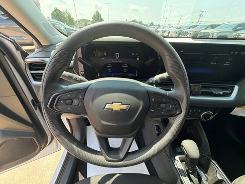 Used 2024 Chevrolet TrailBlazer LT FWD image 13
