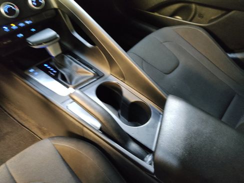Used 2024 Hyundai Elantra SE FWD image 26