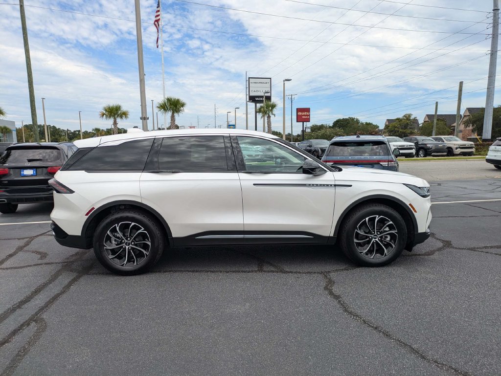 New 2026 Lincoln Nautilus Premier AWD/4WD image 3