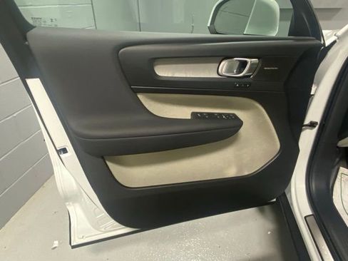 Used 2025 Volvo XC40 B5 Ultra image 7