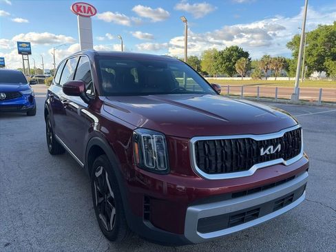 Used 2023 Kia Telluride EX w/ EX Captain's Chair Package image 1