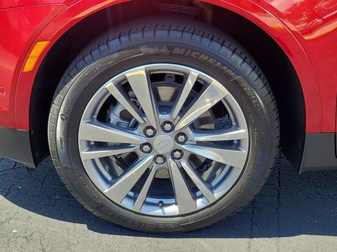 Certified 2024 Cadillac XT5 Premium Luxury w/ Technology Package FWD image 8
