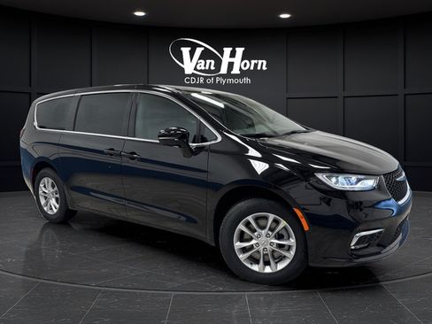New 2026 Chrysler Pacifica Select AWD/4WD image 1
