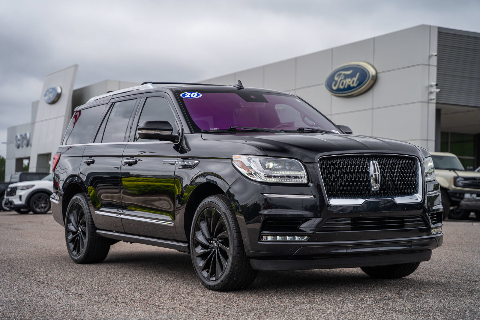 Used 2020 Lincoln Navigator Reserve w/ Equipment Group 208A Reserve AWD/4WD image 1