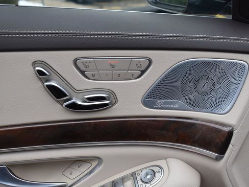 Used 2019 Mercedes-Benz S 560 4MATIC Sedan image 32