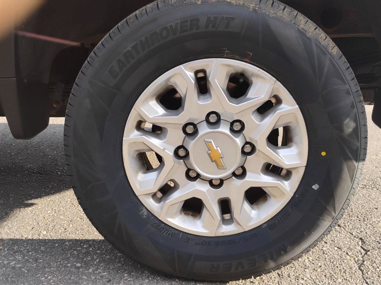 Used 2023 Chevrolet Silverado 2500 LT w/ Convenience Package AWD/4WD image 9