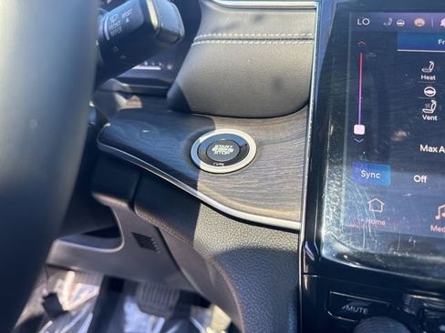 Used 2023 Jeep Grand Cherokee L Overland w/ Advanced Protech Group III image 24