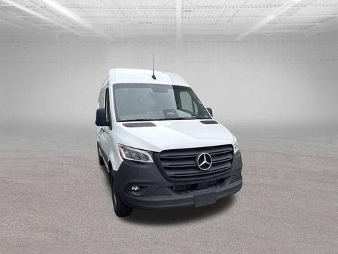 Used 2025 Mercedes-Benz Sprinter 2500 image 12