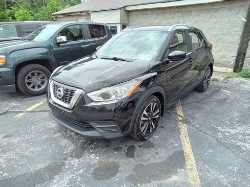 Used 2018 Nissan Kicks SV FWD image 1