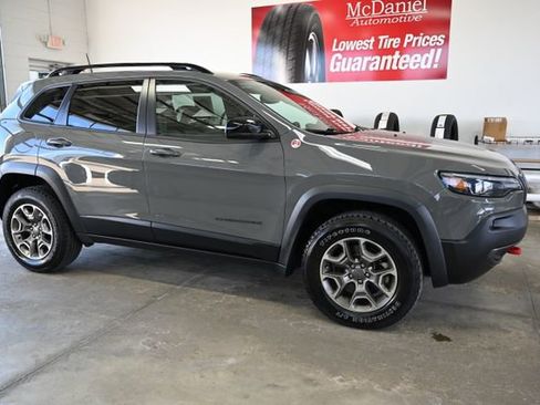 Used 2022 Jeep Cherokee Trailhawk image 4