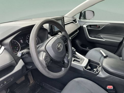 Used 2019 Toyota RAV4 LE FWD image 24