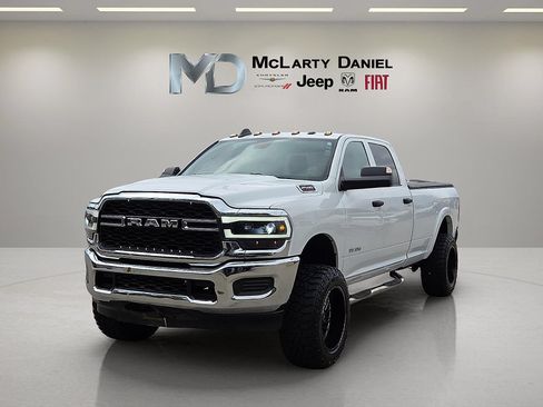 Used 2022 RAM 2500 Tradesman w/ Chrome Appearance Group AWD/4WD image 2