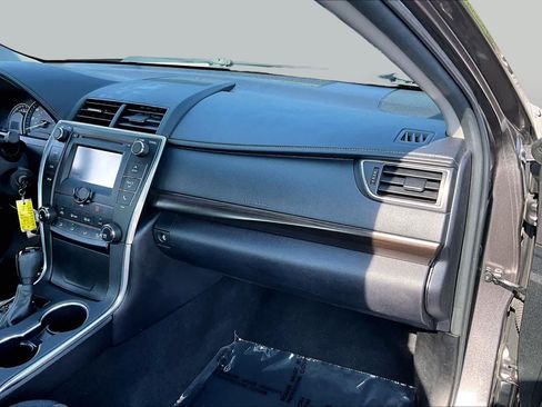Used 2015 Toyota Camry LE FWD image 18