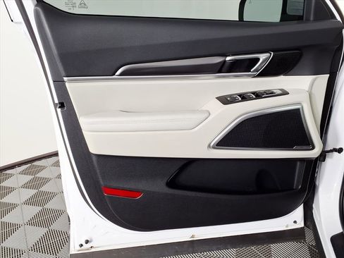 Used 2024 Kia Telluride S image 17