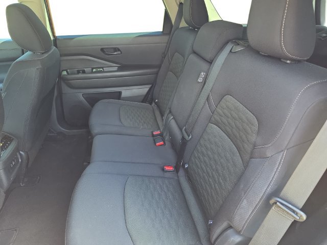 Used 2024 Nissan Pathfinder SV FWD image 12