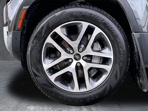 Used 2025 Land Rover Defender 110 S image 34