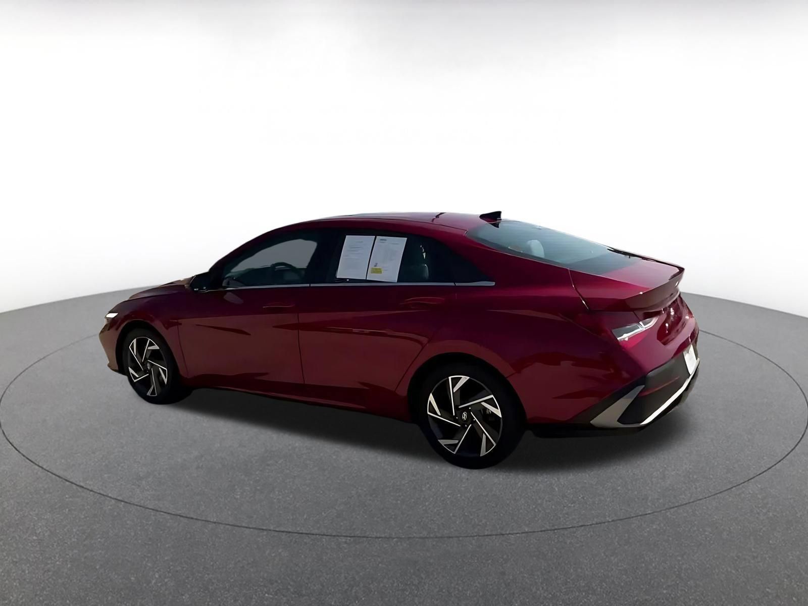 Used 2025 Hyundai Elantra Limited FWD image 9