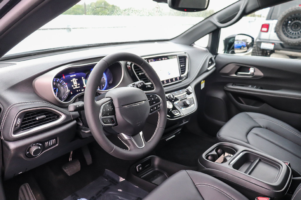 New 2027 Chrysler Pacifica Select FWD image 22