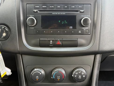 Used 2012 Dodge Avenger SE FWD image 25