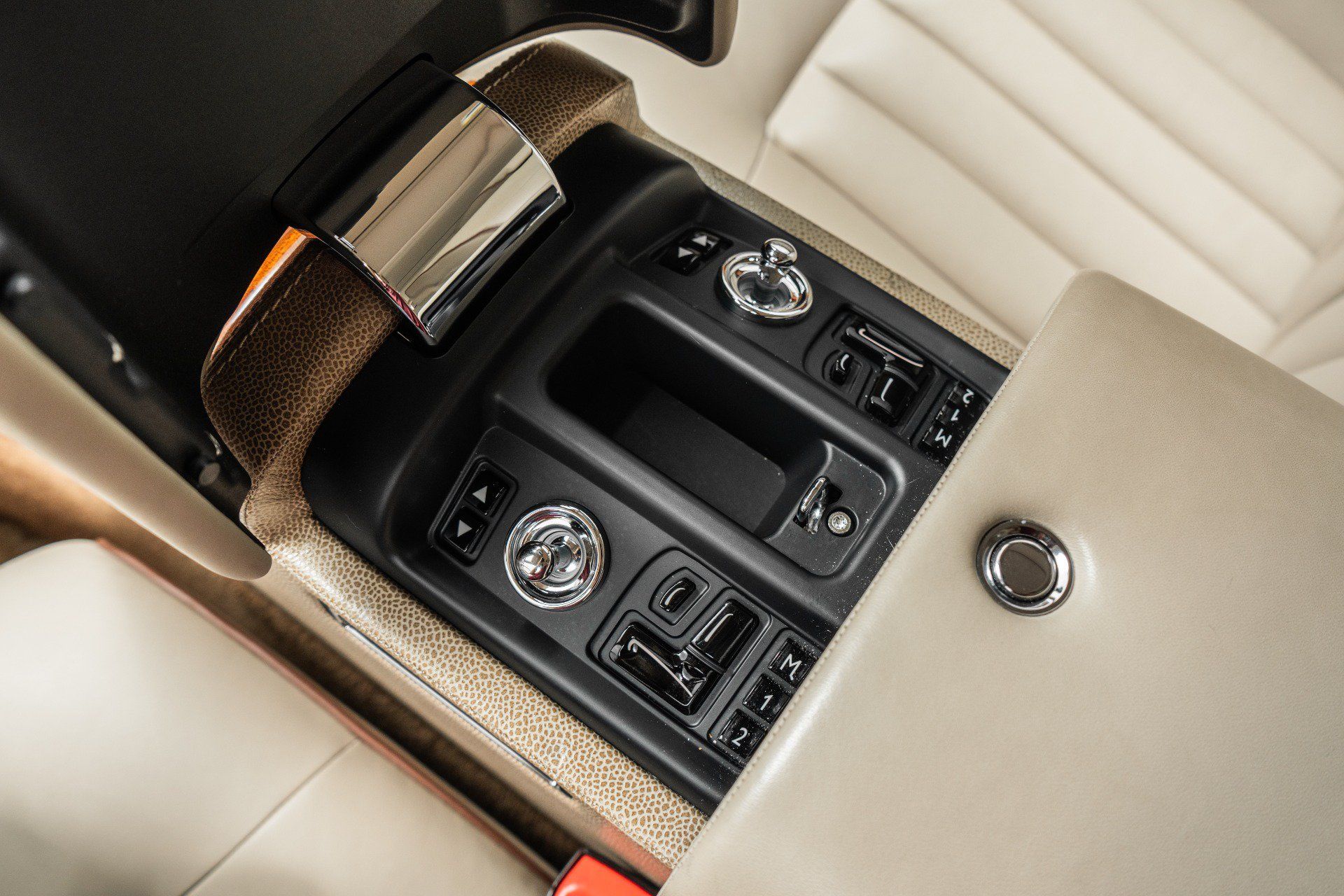 Used 2007 Rolls-Royce Phantom Sedan RWD image 29
