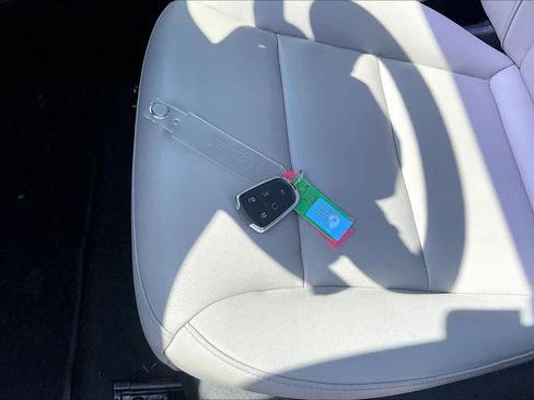 Used 2023 Cadillac XT4 Luxury w/ Cold Weather Package FWD image 18