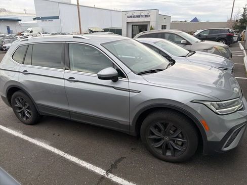Used 2022 Volkswagen Tiguan SE image 4