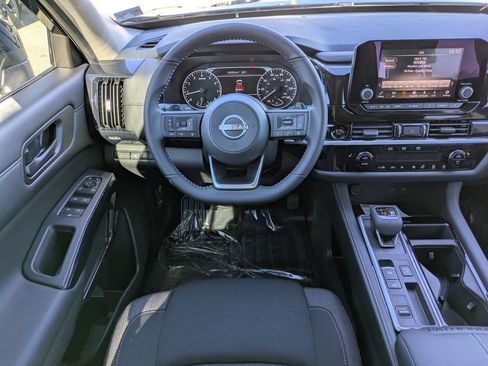 New 2025 Nissan Pathfinder SV w/ Black Appearance Package image 16