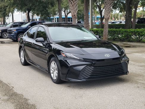 Used 2025 Toyota Camry LE w/ Convenience Package FWD image 2