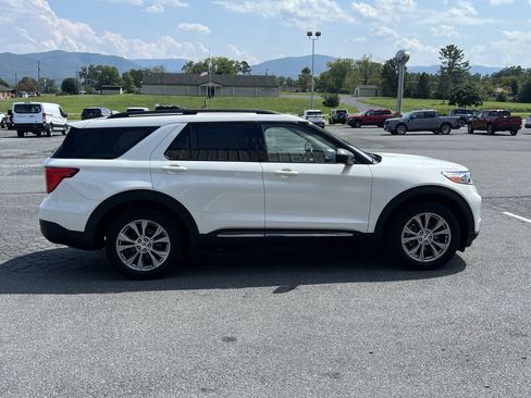 Used 2023 Ford Explorer XLT w/ Equipment Group 202A AWD/4WD image 6