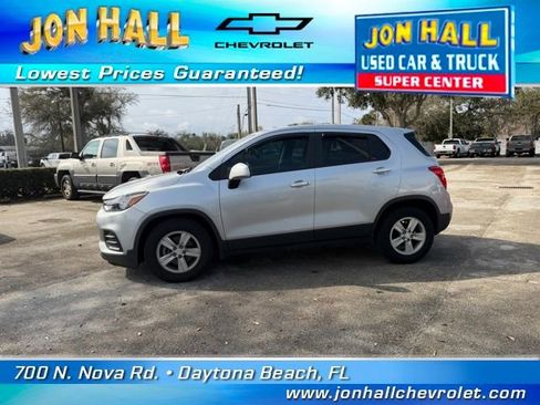 Used 2020 Chevrolet Trax LS w/ Tint and Cruise Package image 4