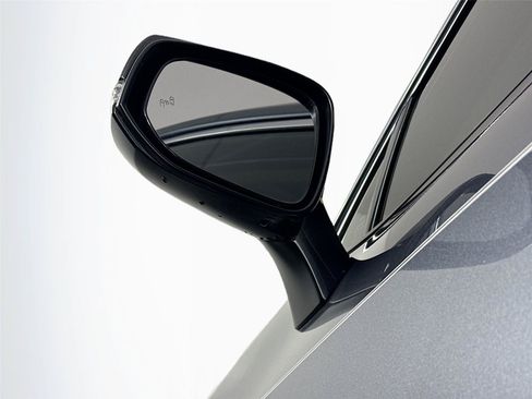 Used 2020 Toyota RAV4 XLE Premium FWD image 5