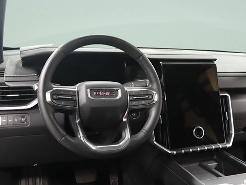 Used 2025 GMC Acadia Elevation w/ Elevation Premium Package AWD/4WD image 9