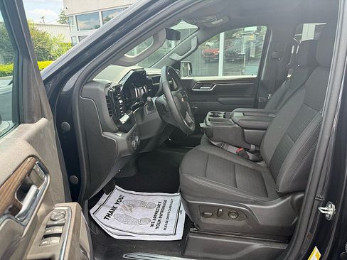 Used 2023 Chevrolet Silverado 1500 LT AWD/4WD image 9