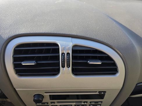 Used 2004 Lincoln LS image 34