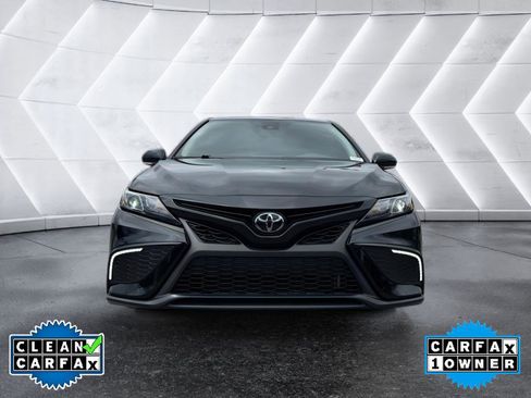Used 2023 Toyota Camry SE image 2
