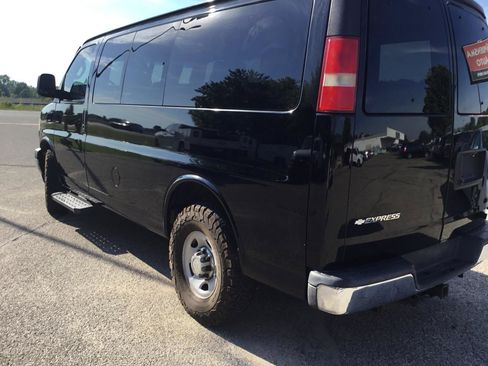 Used 2017 Chevrolet Express 2500 LT w/ LT Preferred Equipment Group RWD image 9
