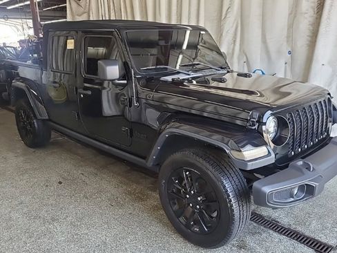 Used 2022 Jeep Gladiator Sport AWD/4WD image 4