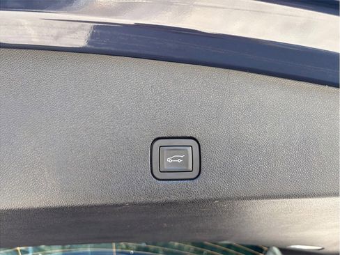Used 2025 Cadillac XT6 Premium Luxury FWD image 53