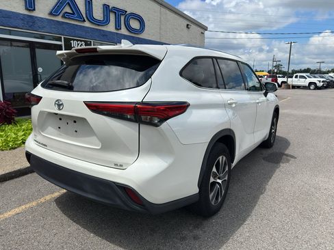 Used 2020 Toyota Highlander XLE FWD image 4