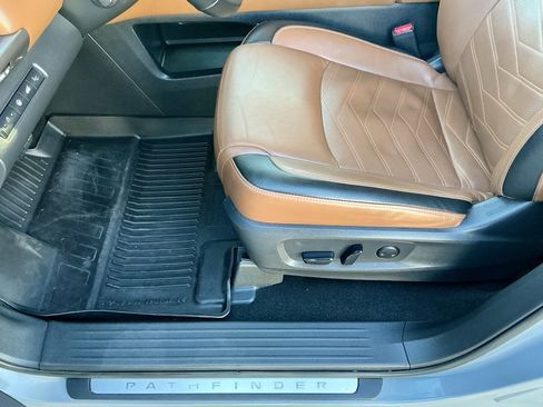 Used 2023 Nissan Pathfinder Platinum w/ Black Appearance Package image 46