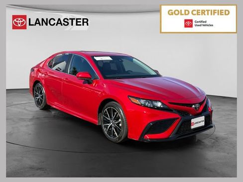 Certified 2022 Toyota Camry SE FWD image 1