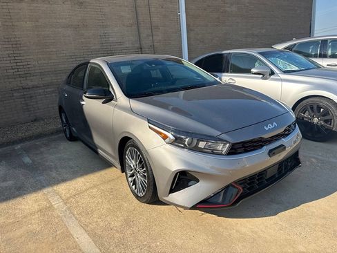 Used 2022 Kia Forte GT-Line w/ GT-Line Premium Package FWD image 3