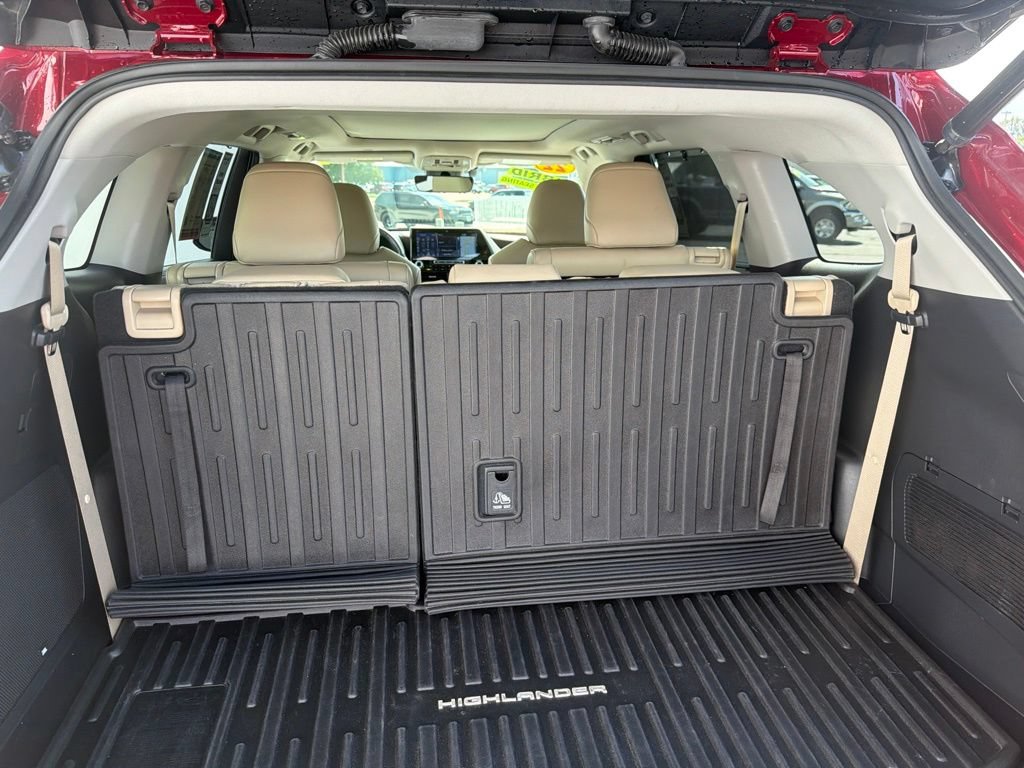 Used 2022 Toyota Highlander Platinum AWD/4WD image 12
