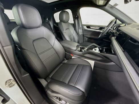 Certified 2025 Porsche Cayenne image 22