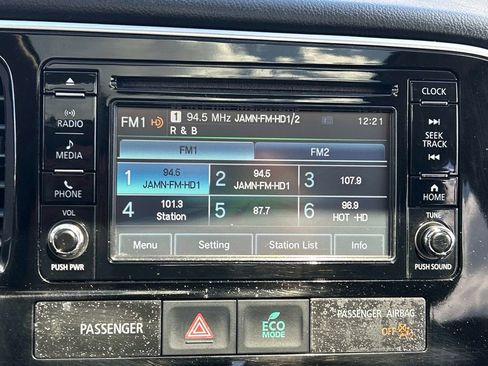 Used 2016 Mitsubishi Outlander AWD image 31