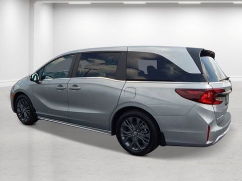 New 2026 Honda Odyssey Touring image 3