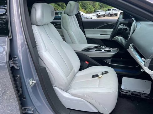 Used 2024 Cadillac Lyriq Luxury AWD/4WD image 12