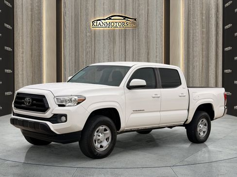 Used 2022 Toyota Tacoma SR5 RWD image 3